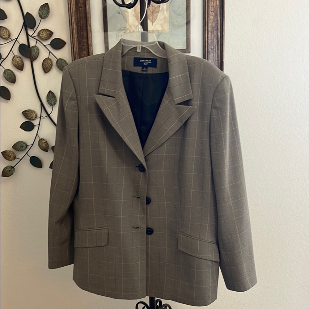 Jones Wear Gray Structured Blazer